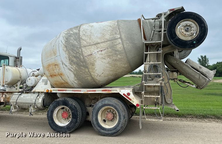 image for item EB2838 1992 International F5070 ready mix truck