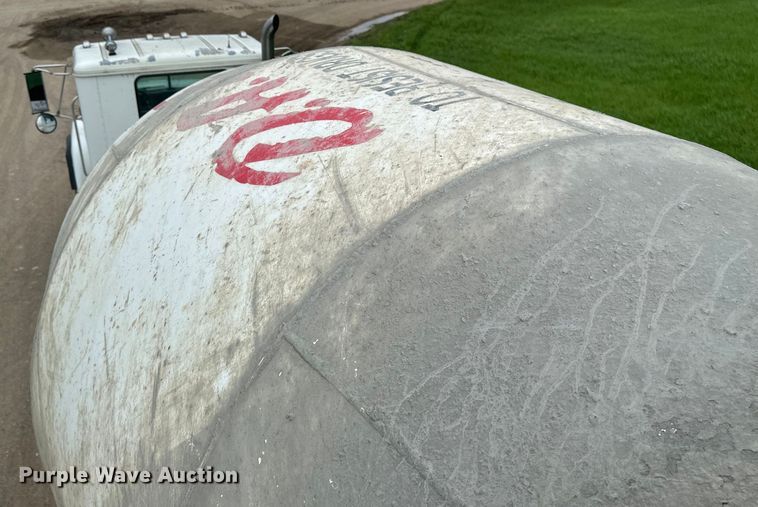 image for item EB2838 1992 International F5070 ready mix truck