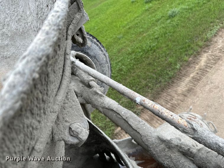 image for item EB2838 1992 International F5070 ready mix truck