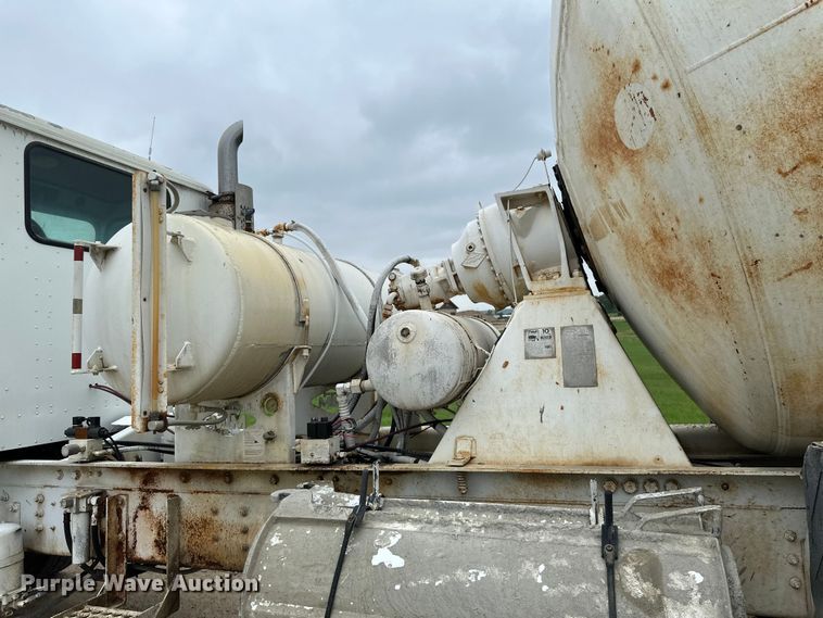 image for item EB2838 1992 International F5070 ready mix truck