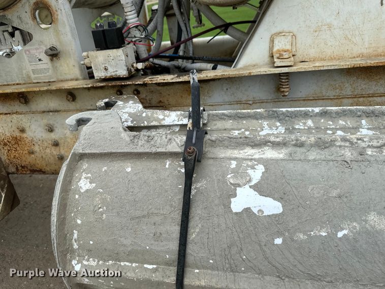 image for item EB2838 1992 International F5070 ready mix truck