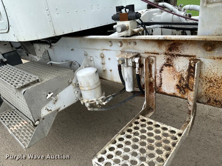 image for item EB2838 1992 International F5070 ready mix truck