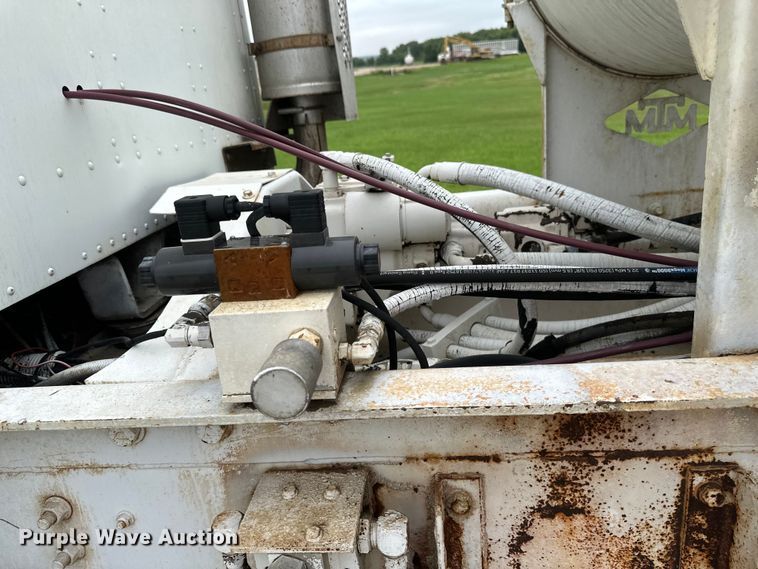 image for item EB2838 1992 International F5070 ready mix truck