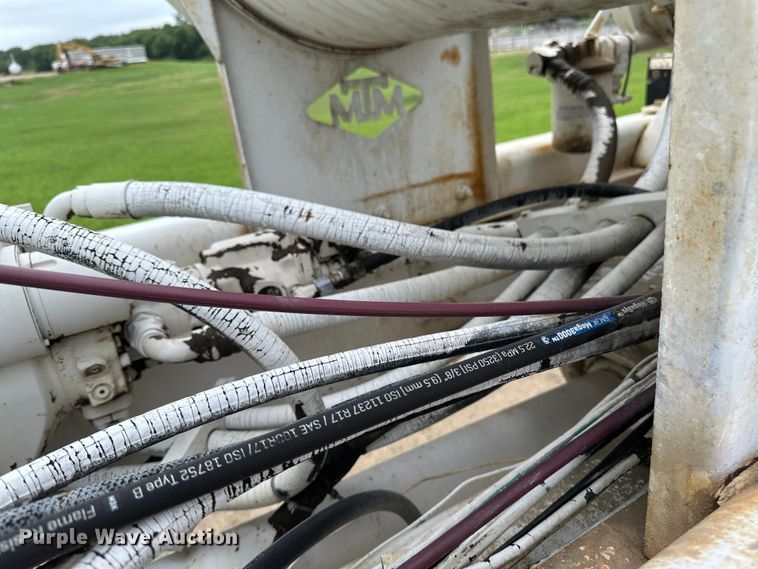 image for item EB2838 1992 International F5070 ready mix truck