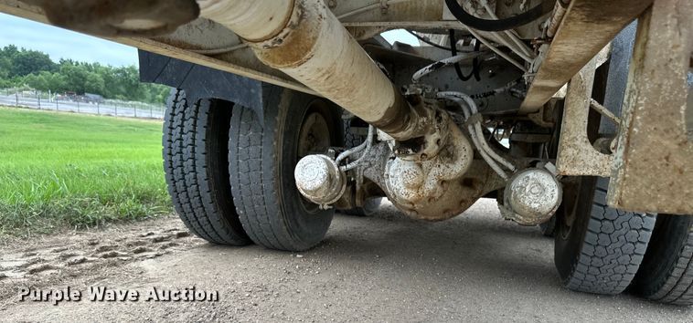 image for item EB2838 1992 International F5070 ready mix truck