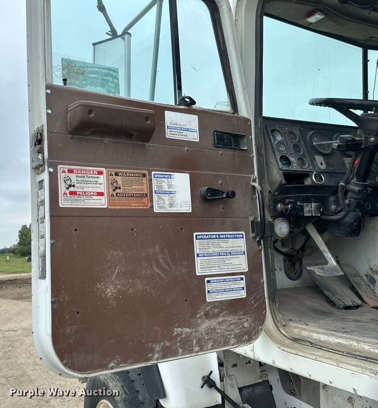 image for item EB2838 1992 International F5070 ready mix truck