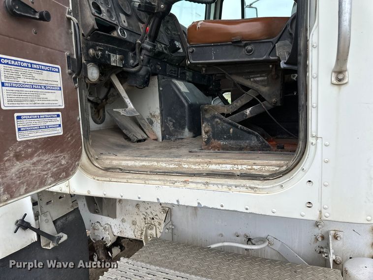 image for item EB2838 1992 International F5070 ready mix truck