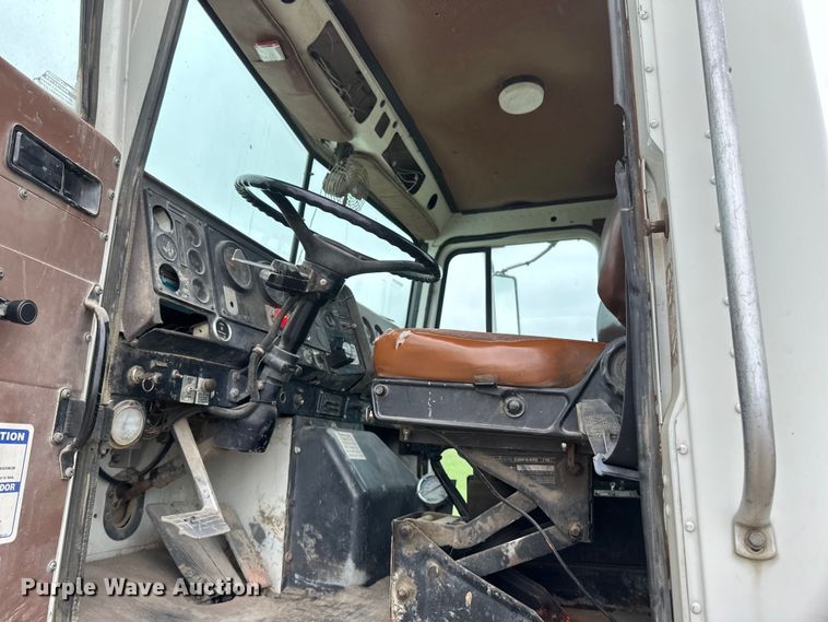 image for item EB2838 1992 International F5070 ready mix truck