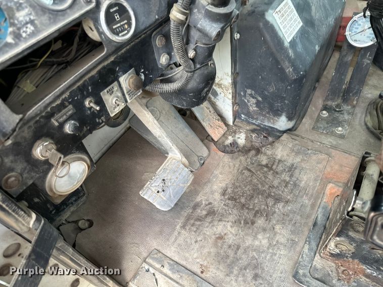 image for item EB2838 1992 International F5070 ready mix truck