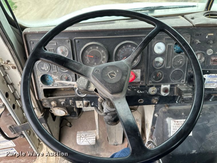 image for item EB2838 1992 International F5070 ready mix truck