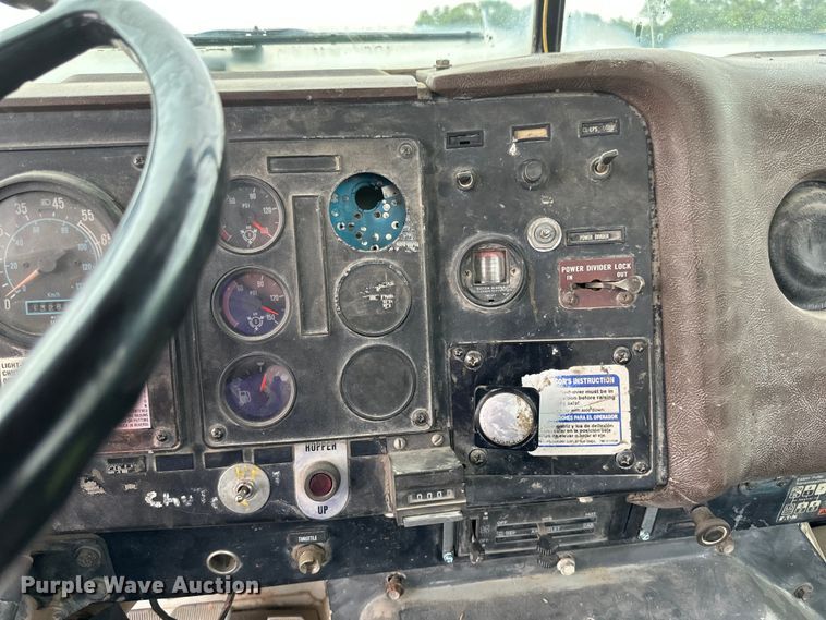 image for item EB2838 1992 International F5070 ready mix truck