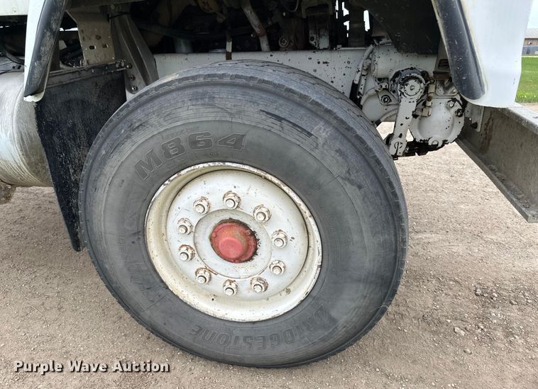 image for item EB2838 1992 International F5070 ready mix truck