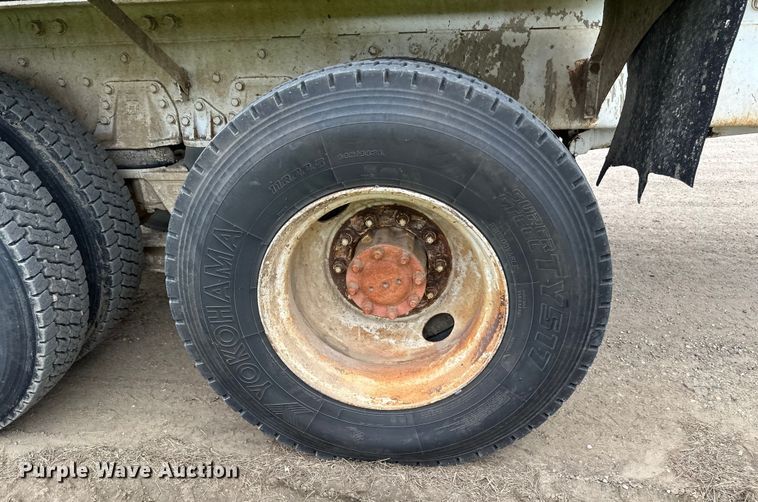 image for item EB2838 1992 International F5070 ready mix truck