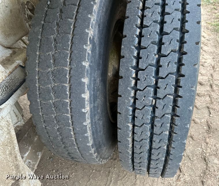 image for item EB2838 1992 International F5070 ready mix truck