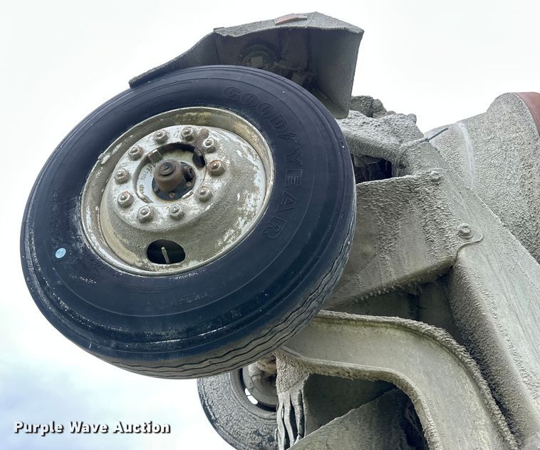 image for item EB2838 1992 International F5070 ready mix truck