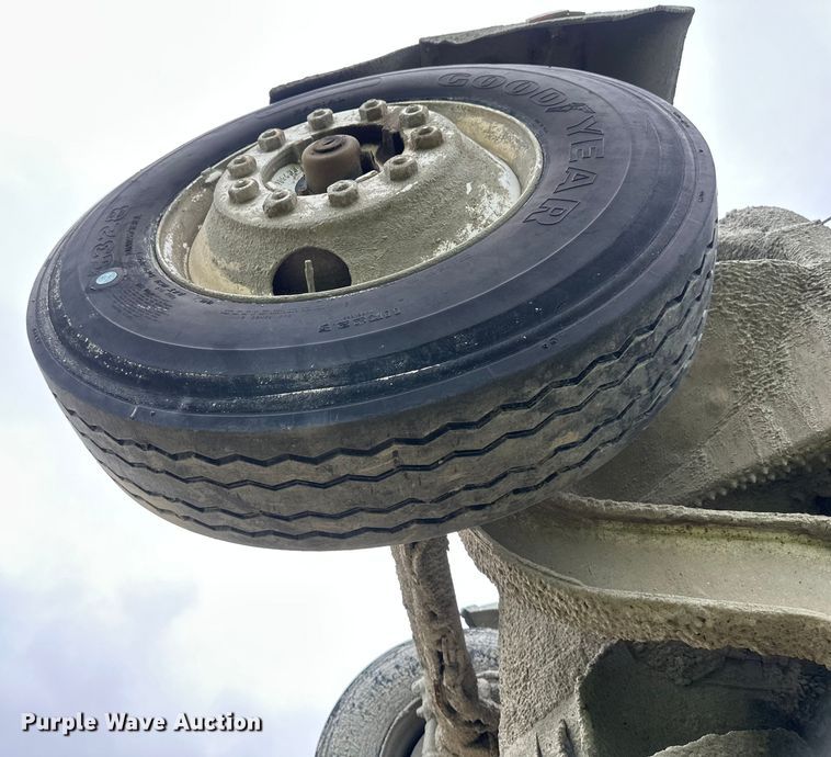 image for item EB2838 1992 International F5070 ready mix truck