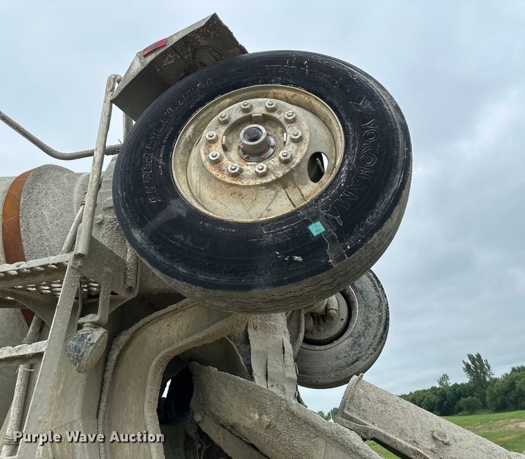 image for item EB2838 1992 International F5070 ready mix truck