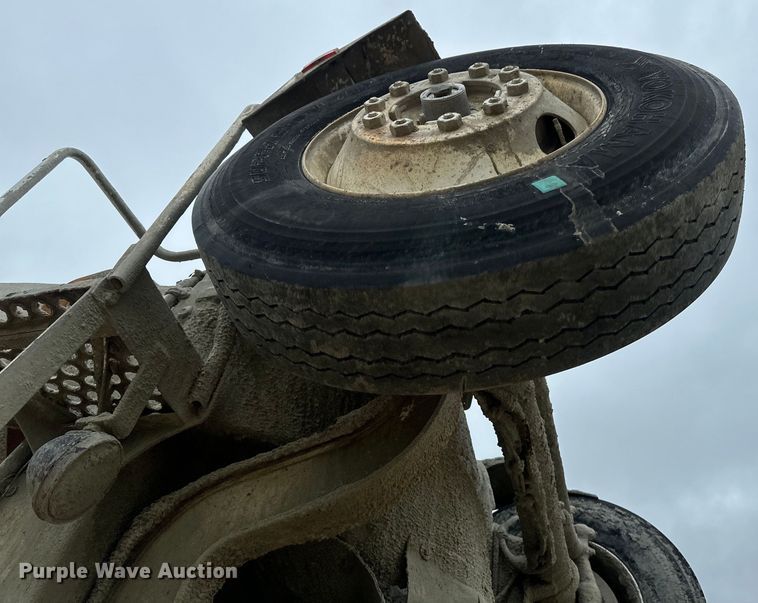 image for item EB2838 1992 International F5070 ready mix truck