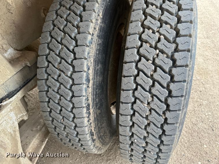 image for item EB2838 1992 International F5070 ready mix truck