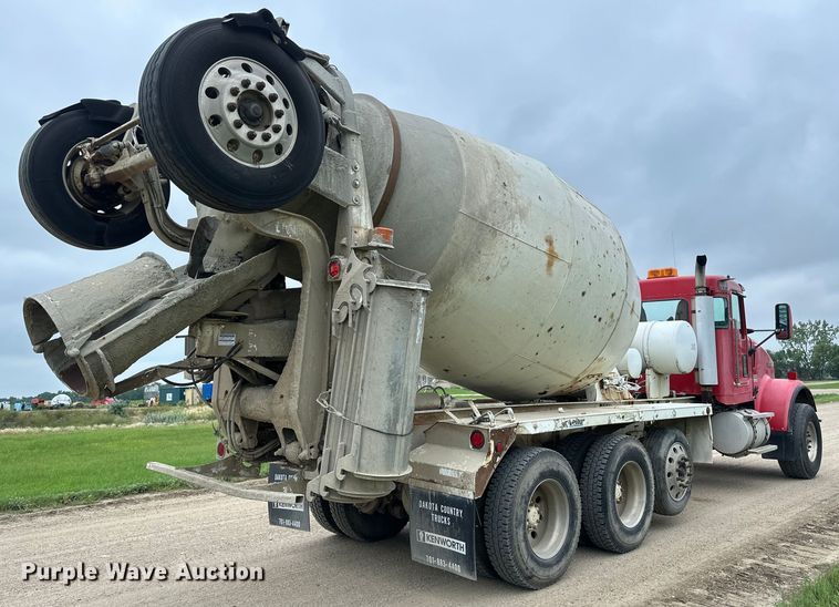 image for item EB2839 2002 Kenworth W900  ready mix truck