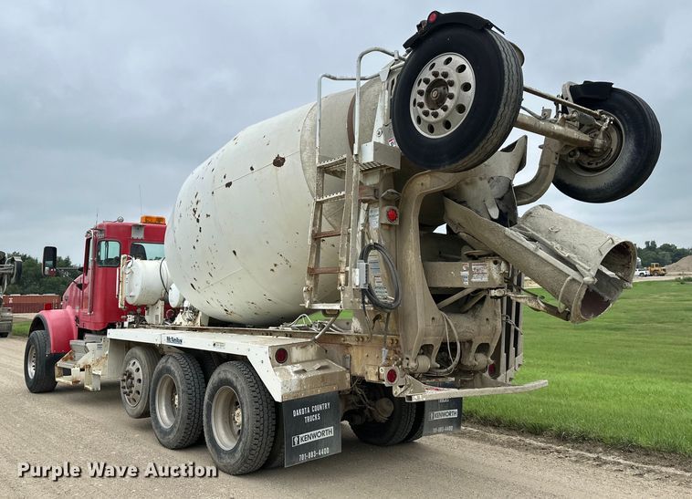 image for item EB2839 2002 Kenworth W900  ready mix truck