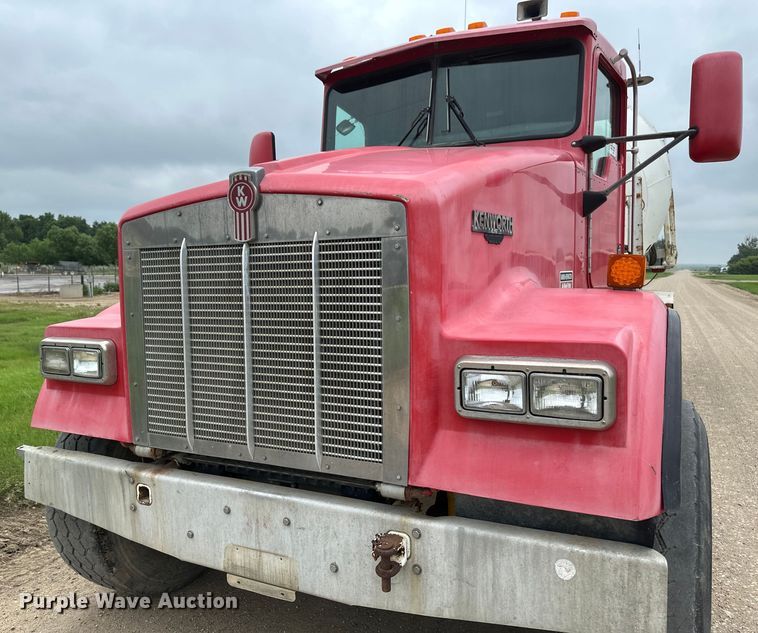 image for item EB2839 2002 Kenworth W900  ready mix truck