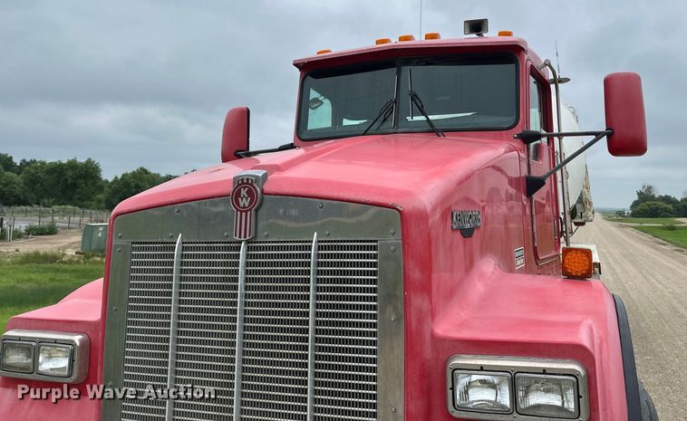 image for item EB2839 2002 Kenworth W900  ready mix truck