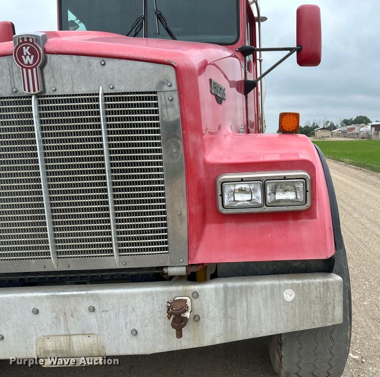 image for item EB2839 2002 Kenworth W900  ready mix truck