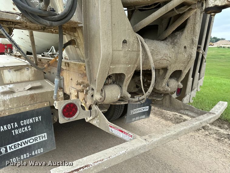 image for item EB2839 2002 Kenworth W900  ready mix truck