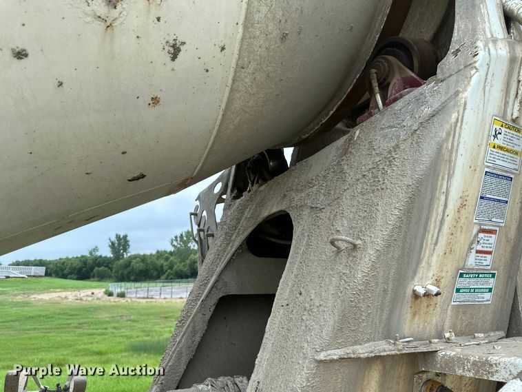 image for item EB2839 2002 Kenworth W900  ready mix truck