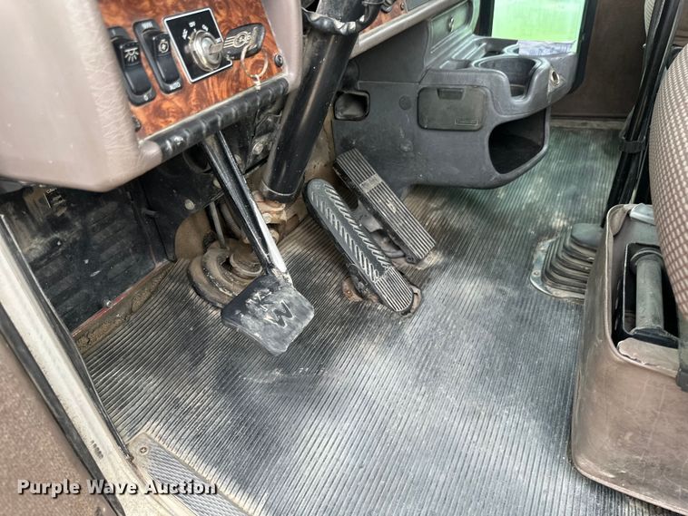 image for item EB2839 2002 Kenworth W900  ready mix truck