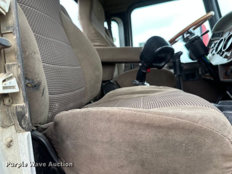 image for item EB2839 2002 Kenworth W900  ready mix truck