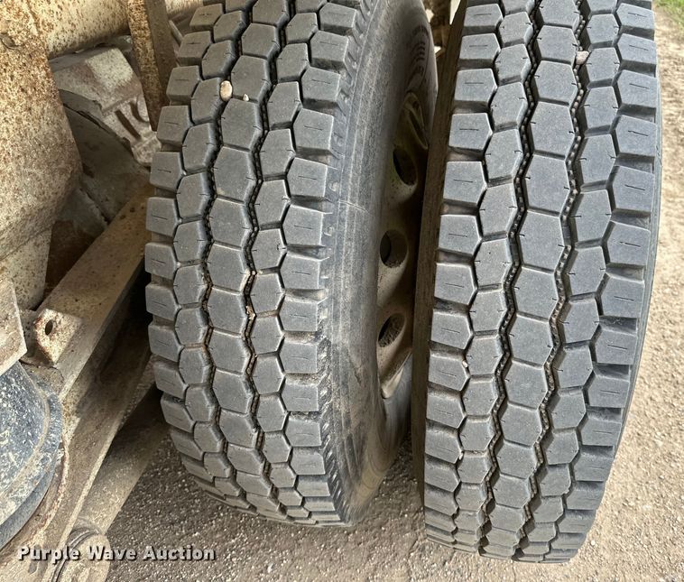 image for item EB2839 2002 Kenworth W900  ready mix truck