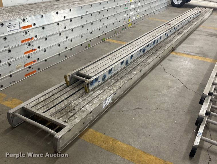 image for item EB2846 (2) scaffolding planks