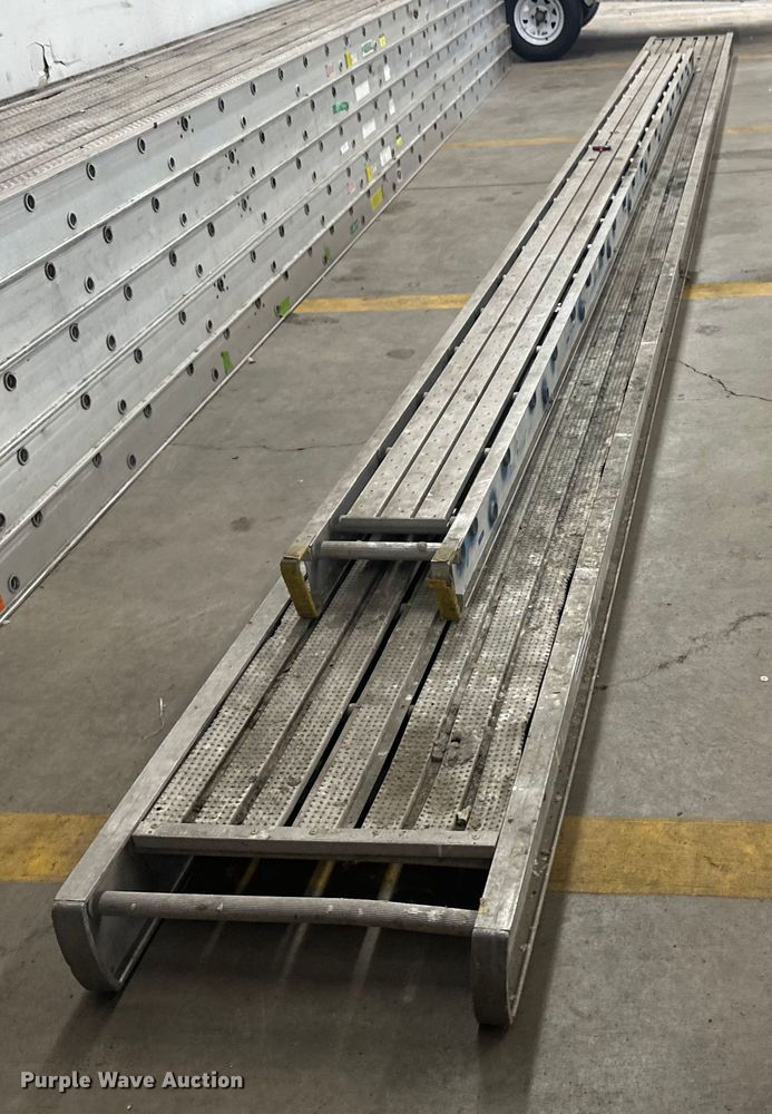 image for item EB2846 (2) scaffolding planks