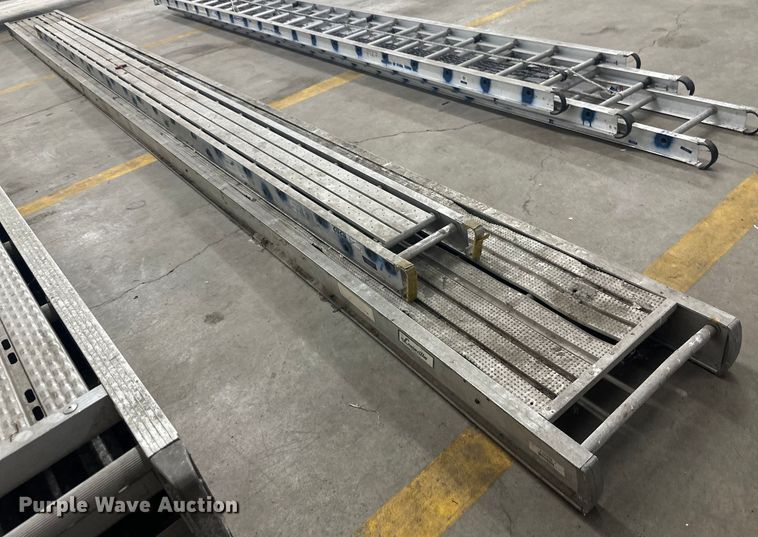 image for item EB2846 (2) scaffolding planks