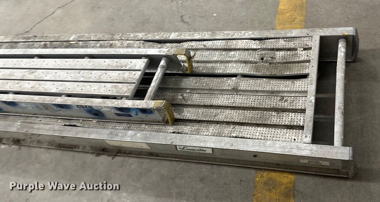 image for item EB2846 (2) scaffolding planks