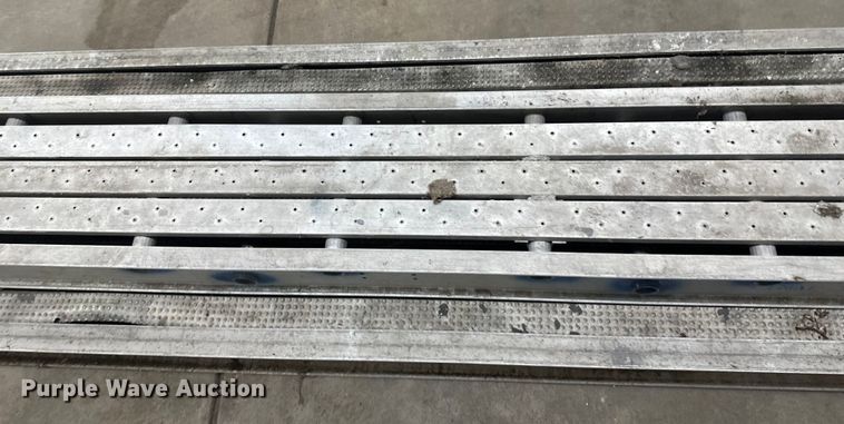 image for item EB2846 (2) scaffolding planks