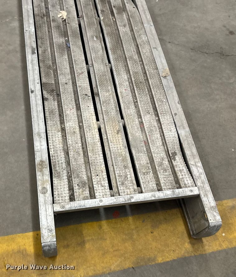 image for item EB2846 (2) scaffolding planks