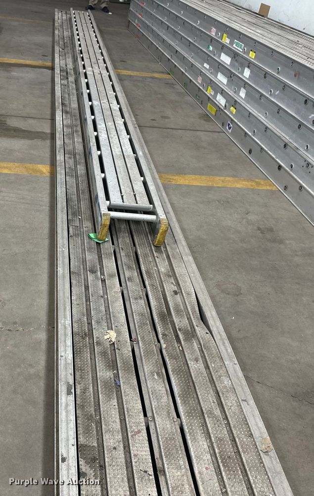 image for item EB2846 (2) scaffolding planks