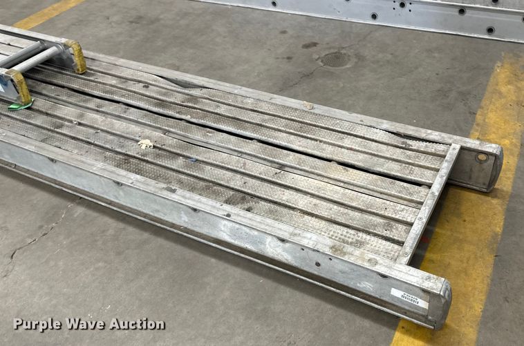 image for item EB2846 (2) scaffolding planks