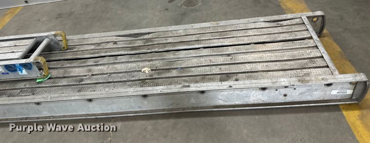 image for item EB2846 (2) scaffolding planks