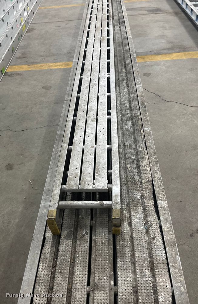 image for item EB2846 (2) scaffolding planks