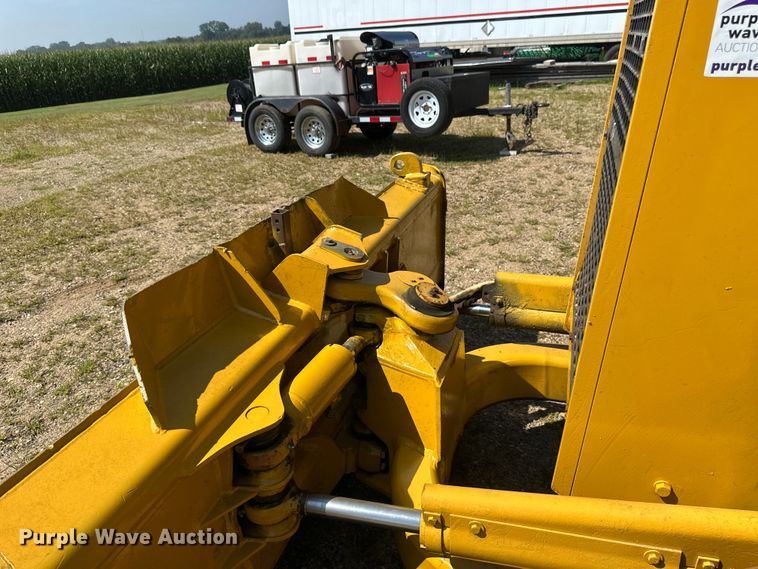 image for item EB2892 1994 John Deere 550G dozer