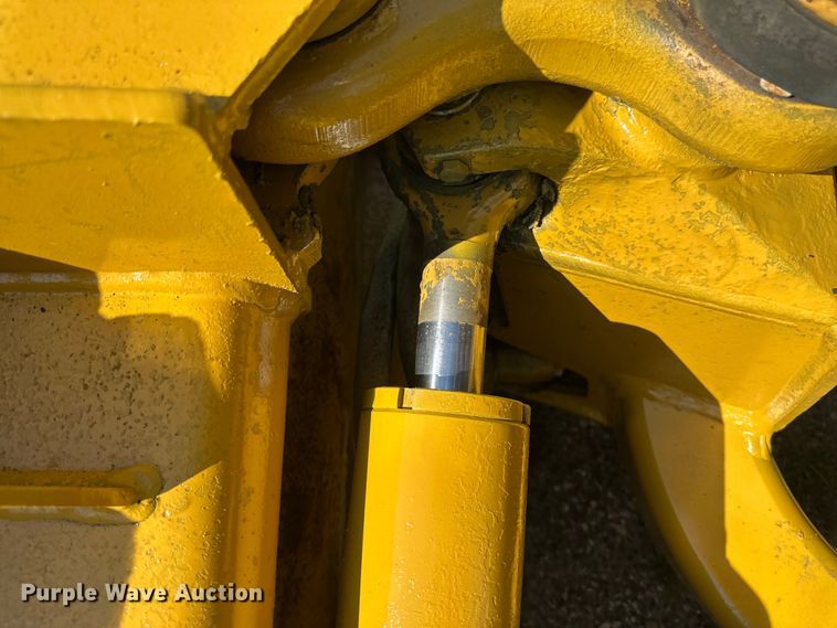 image for item EB2892 1994 John Deere 550G dozer