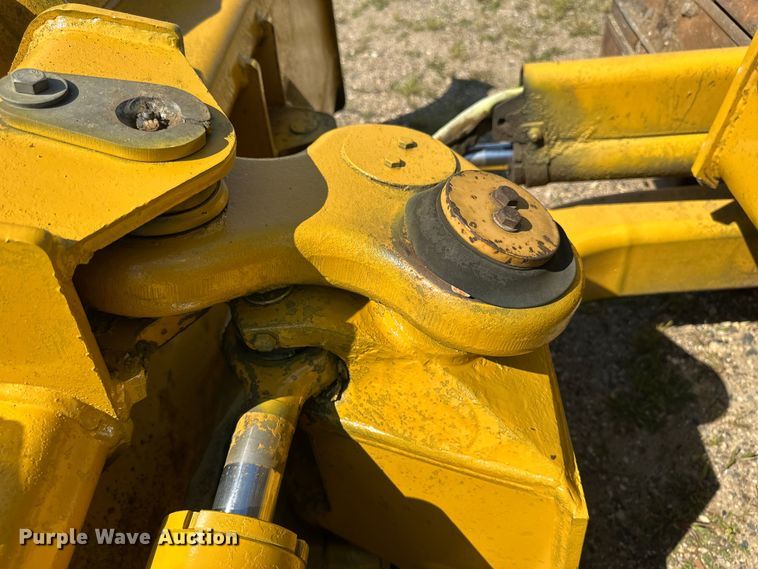 image for item EB2892 1994 John Deere 550G dozer