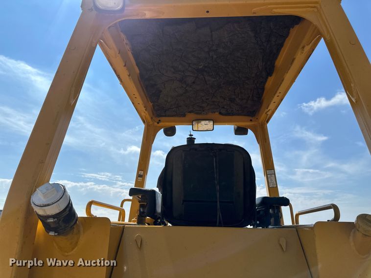 image for item EB2892 1994 John Deere 550G dozer