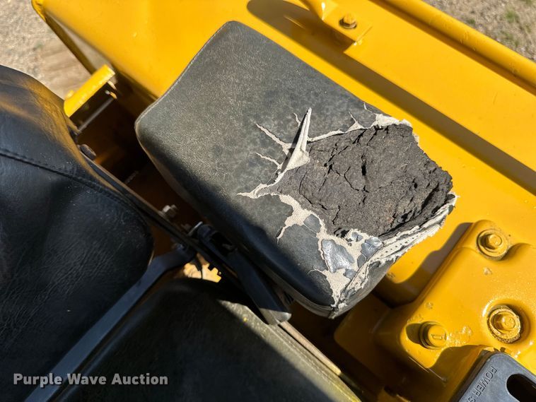 image for item EB2892 1994 John Deere 550G dozer