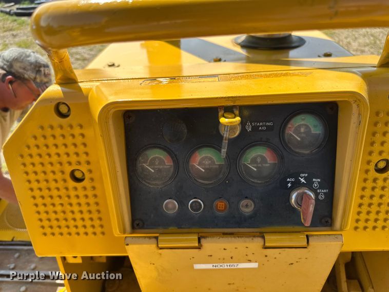 image for item EB2892 1994 John Deere 550G dozer