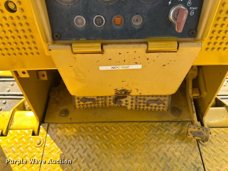 image for item EB2892 1994 John Deere 550G dozer